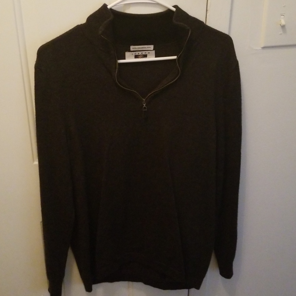 Quarter zip pull over